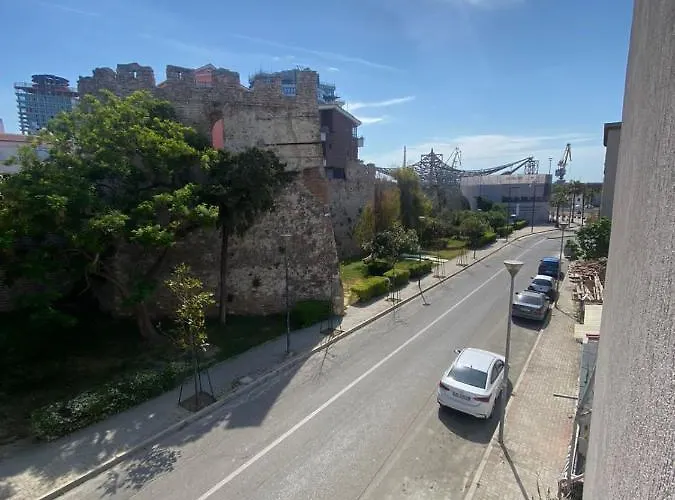 Vollga Promenade Lovely 2 Bedroom * Durrës